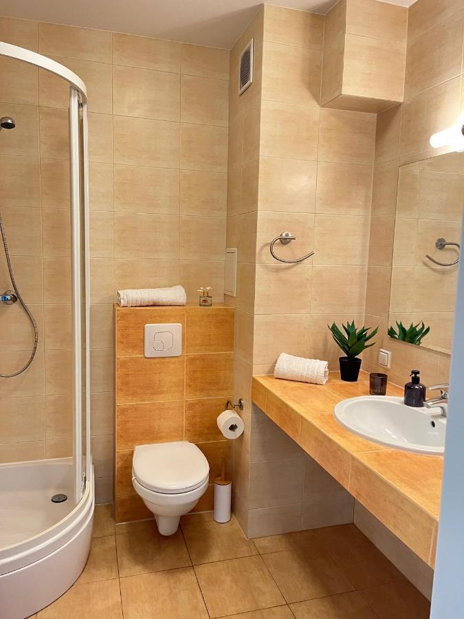Apartament Z Garazem I Ogrodem 코워브제크 외부 사진