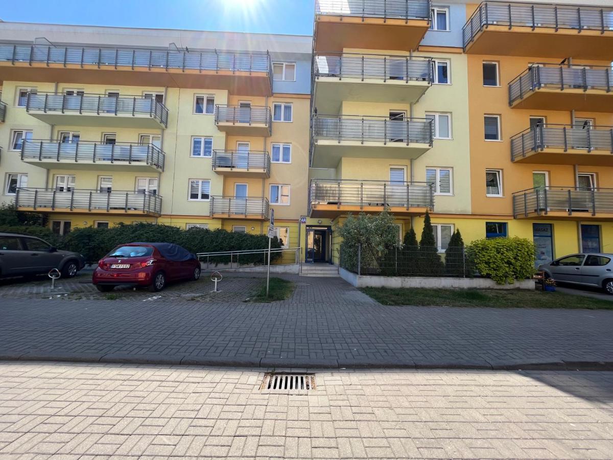 Apartament Z Garazem I Ogrodem 코워브제크 외부 사진